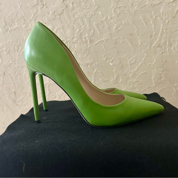 Rouge Pumps/Heels Condition-01 - Picture 3 of 9